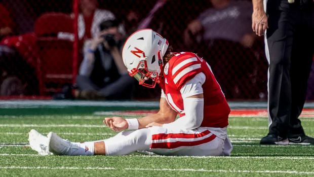 Casey Thompson injury second quarter USATSI_19332578 Nebraska vs Illinois football 2022 cropped